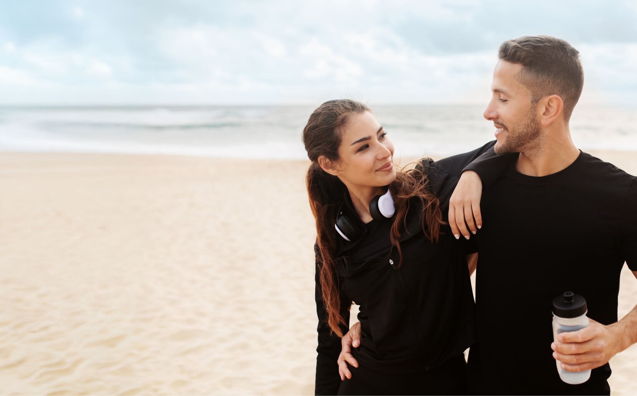 young-sporty-couple-in-love-in-black-sportswear-em-2023-11-27-05-14-39-utc (1)